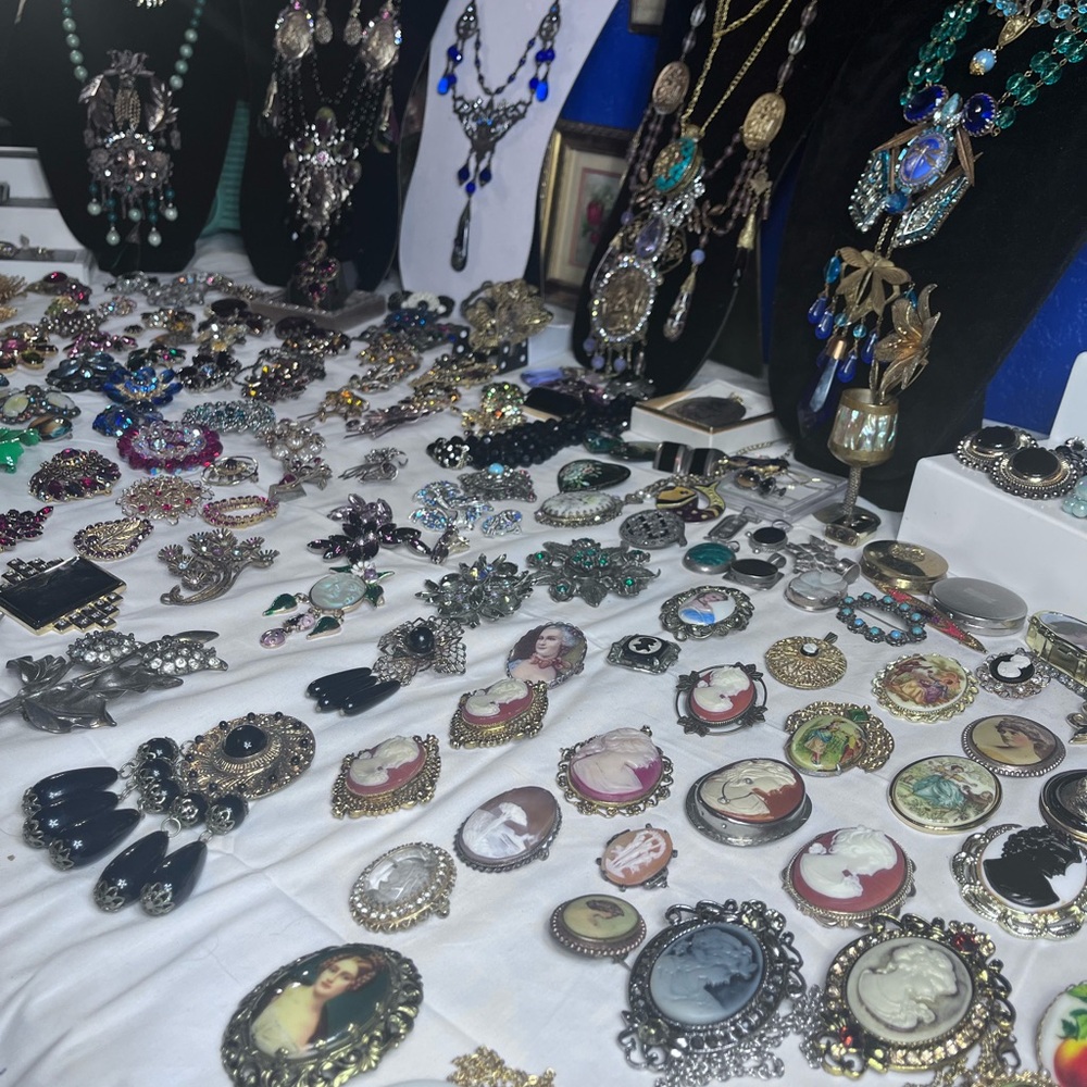 Jewelry Show:vintage Jewelry & Modern Jewelry